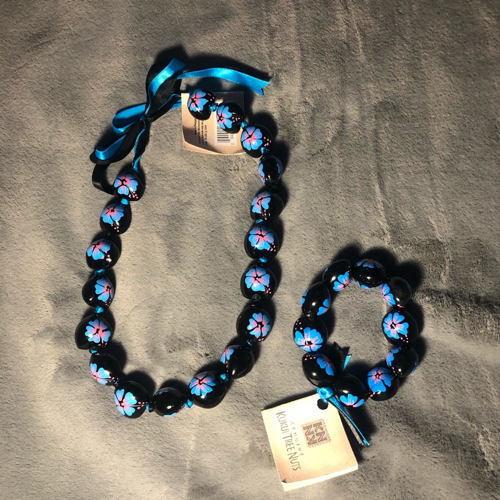 KUKUI TREE NUT necklace and bracelet.